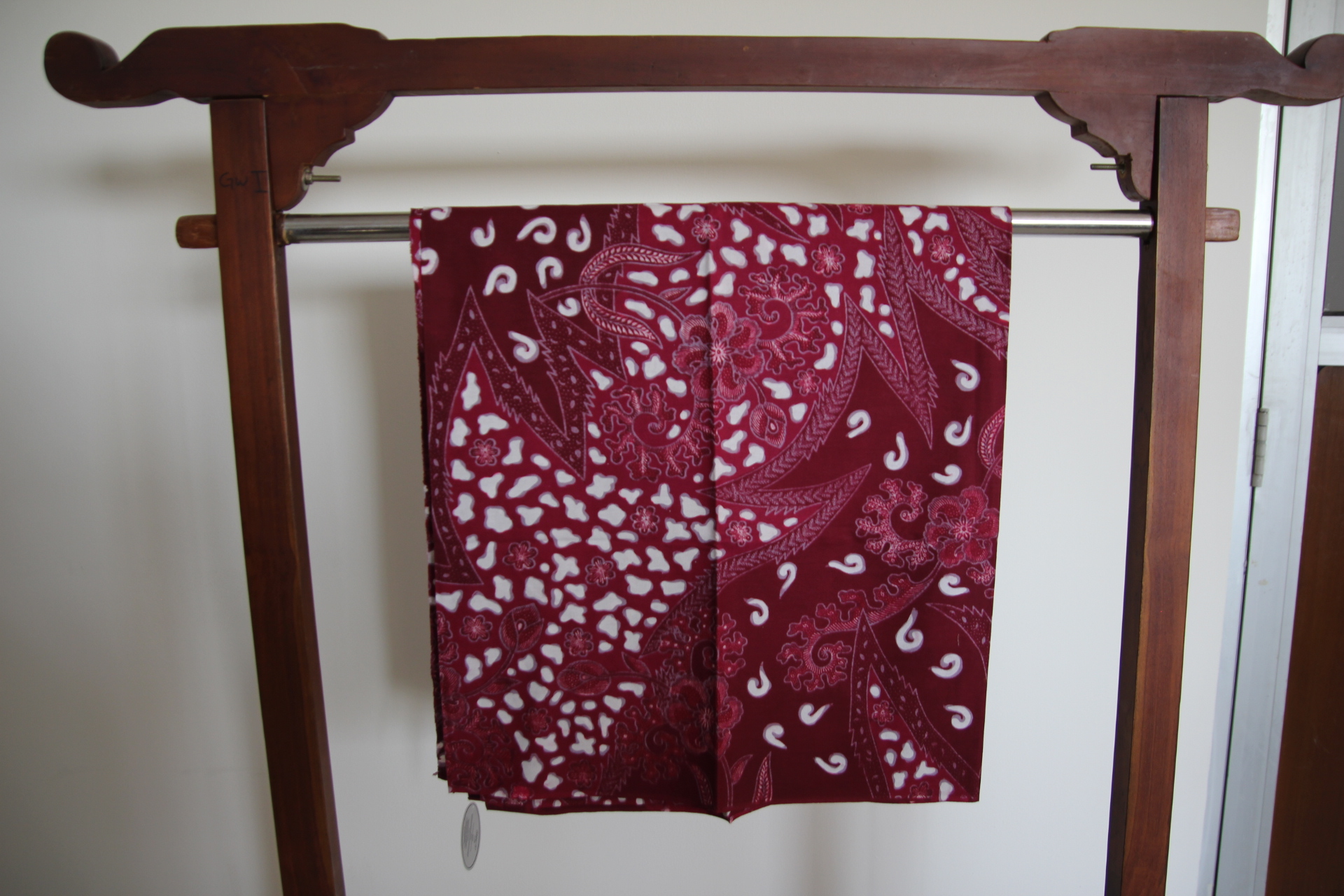 Kain cap kombinasi marun