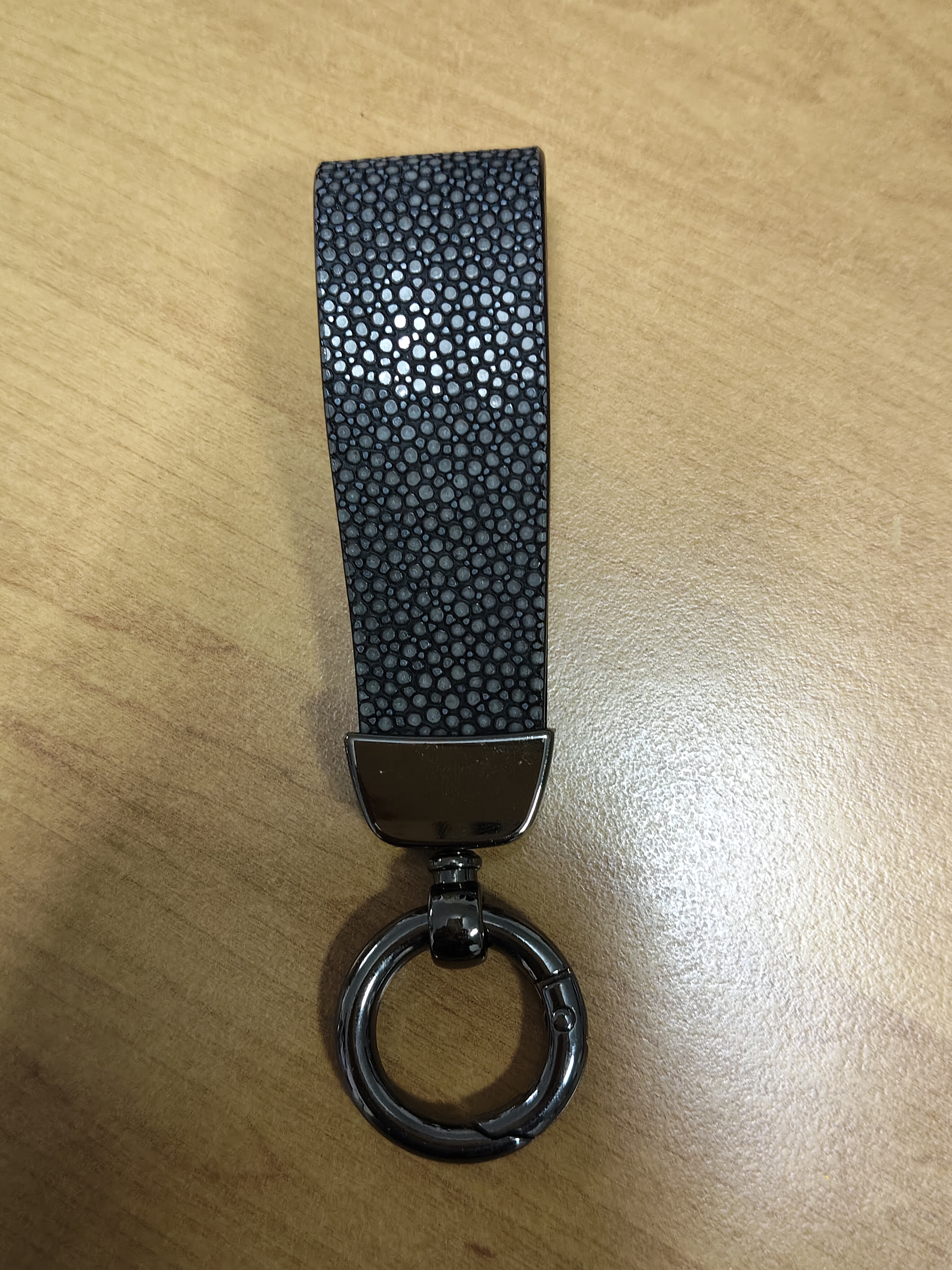 Gantungan Kunci Pari Hitam